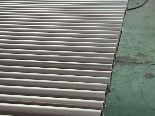 Bezešv&aacute; trubka z niklov&eacute; slitiny Hastelloy B3